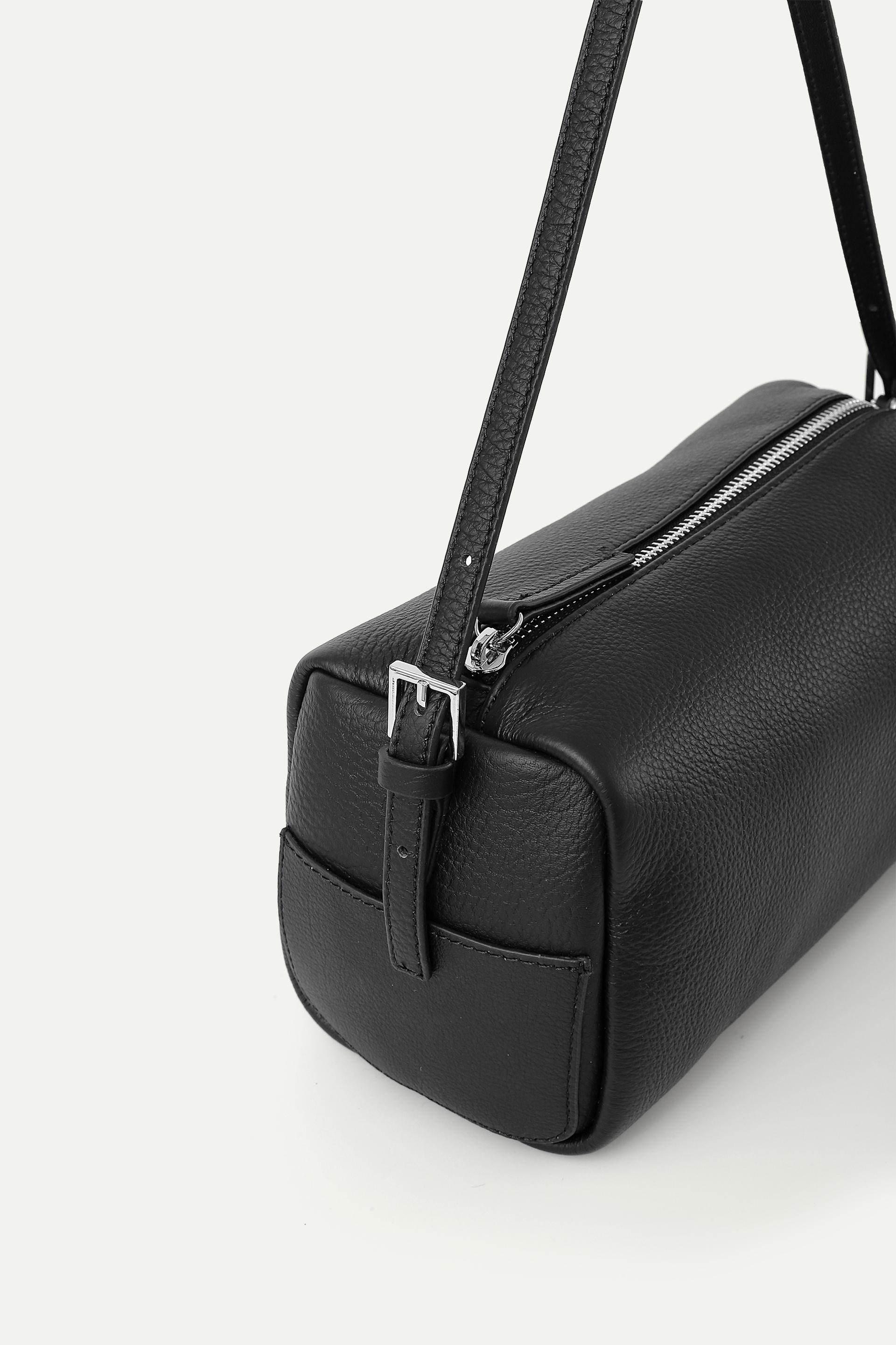 皮革拉鍊肩背袋