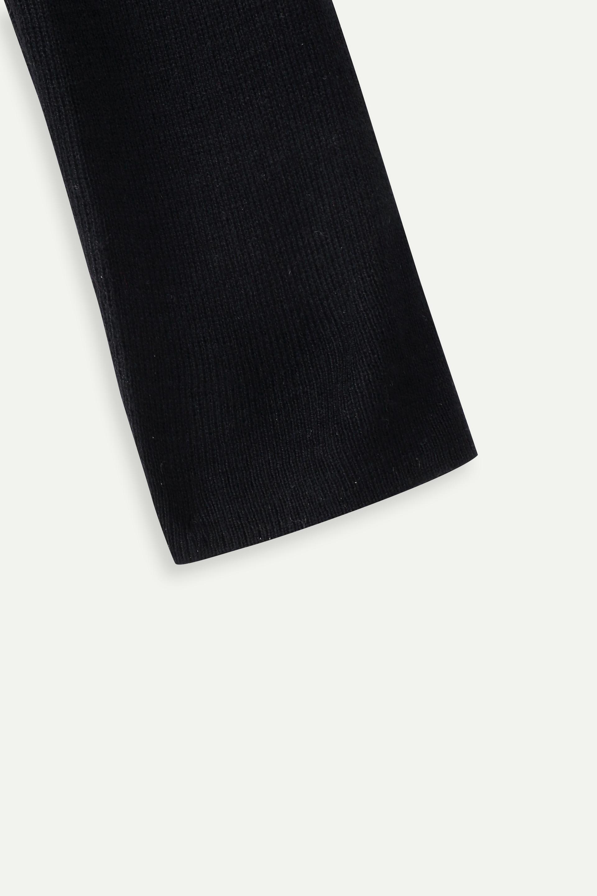 半高領針織上衣